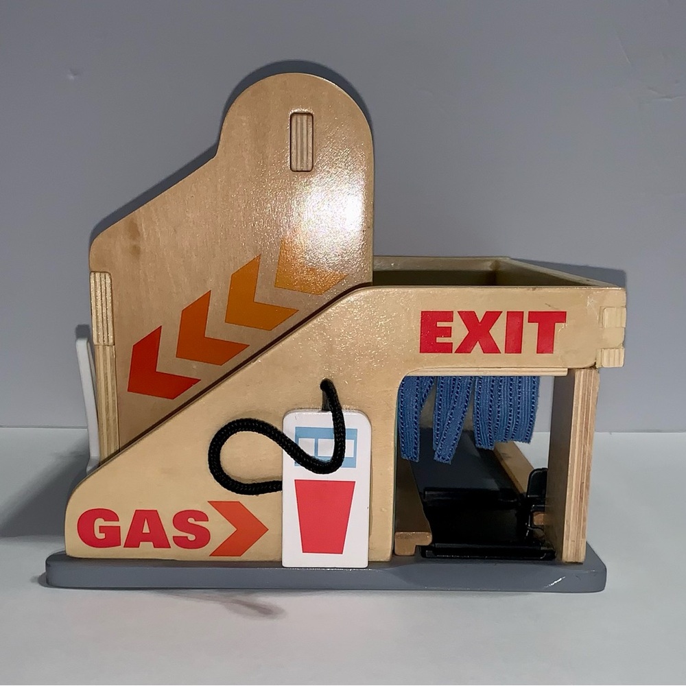 Melissa & Doug Service Station Parking Garage - Picture 3 of 7